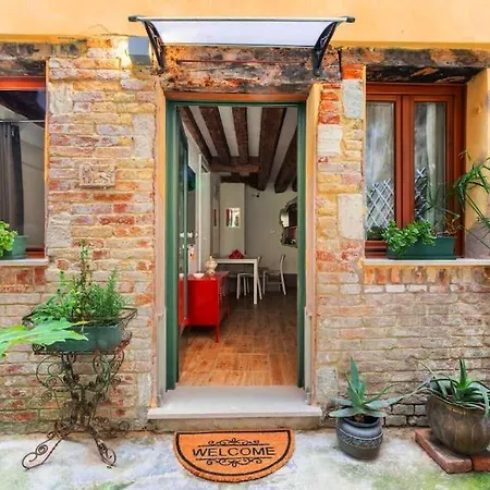 Ca 3 Leoni - Romantic House In The Heart Of Hébergement de vacances *